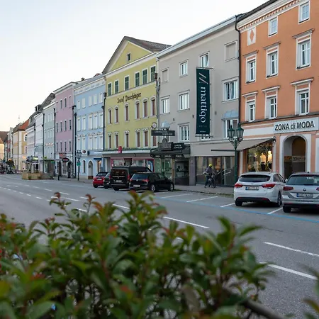 Mattiqo - Modern & Zentral & Free Parking & 24h Self Check-in Hotel