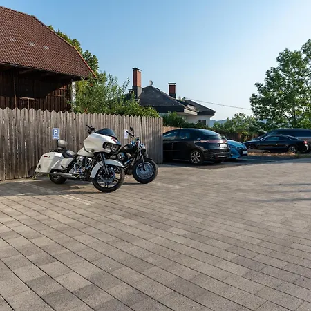 Hotel Mattiqo - Modern & Zentral & Free Parking & 24h Self Check-in Mattighofen